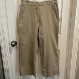 Jones New York sport size 4 khaki capris